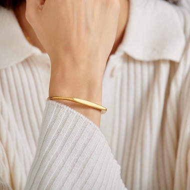 KL Signet Waterproof Gold Bangle